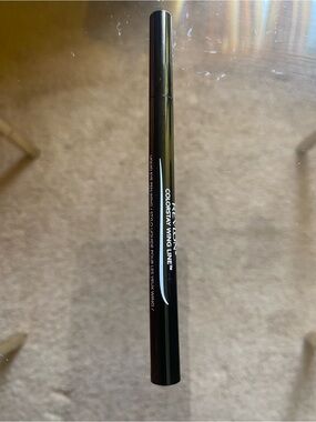 Revlon ColorStay Wing Line - Blackest Black 01